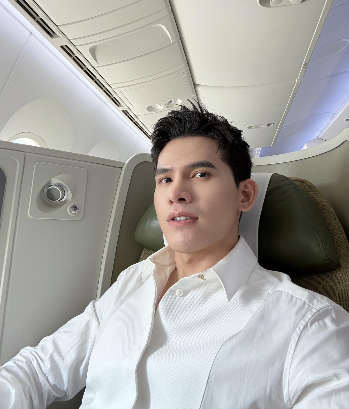 Quốc Thiên trở về TP.HCM sau biểu diễn tại Hà Nội. Anh hẹn gặp lại khán giả Thủ đô vào cuối tuần này. (Nguồn: FBNV)