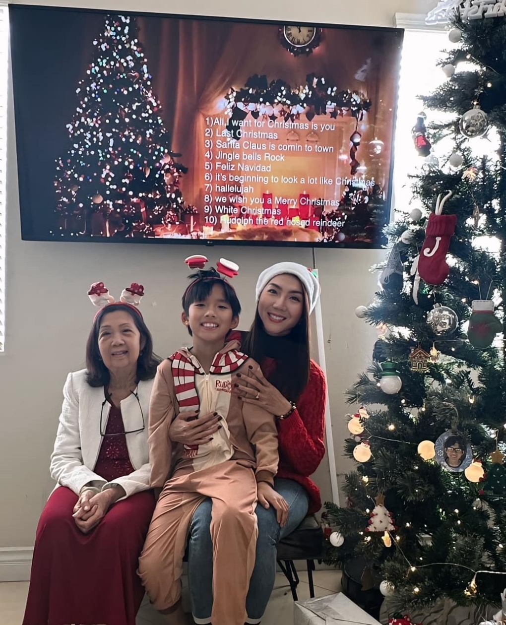 Người mẫu Ngọc Quyên cho biết mẹ cô, 74 tuổi, sẽ sang Mỹ sống với con cháu lâu dài thay vì bay đi - bay về như trước đây.