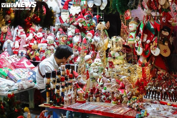 Theo quan sát, tối 16/12, không khí mua bán khá ảm đạm.
