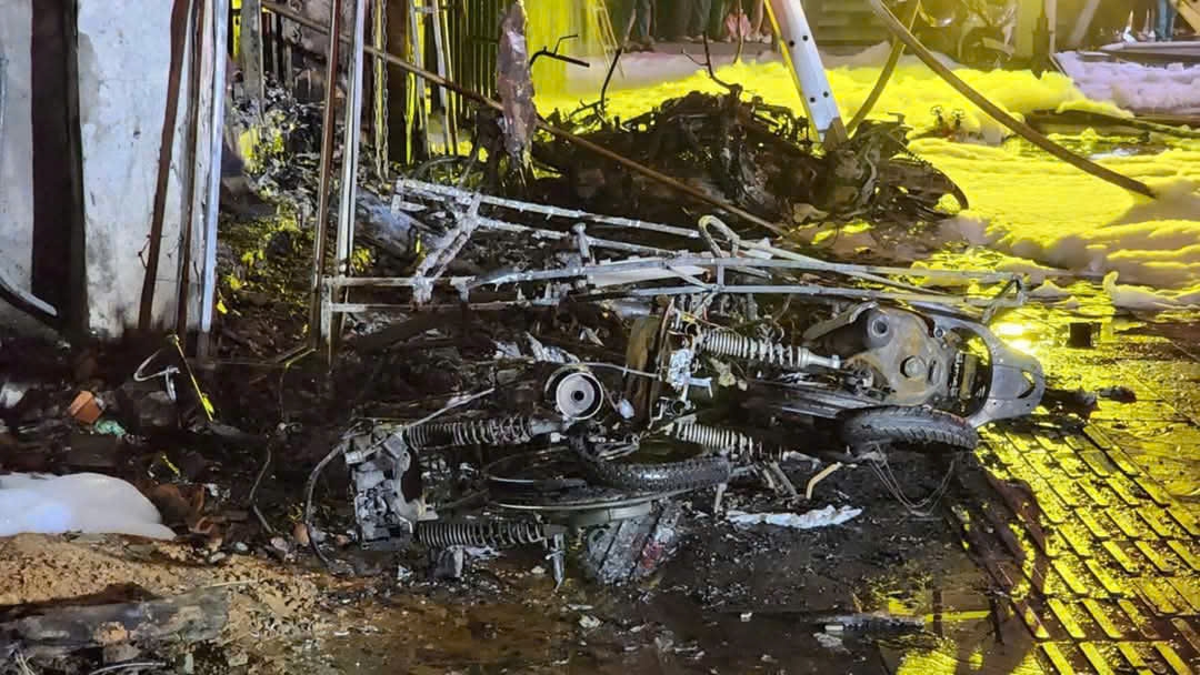 Ngọn lửa thiệu rụi nhiều tài sản