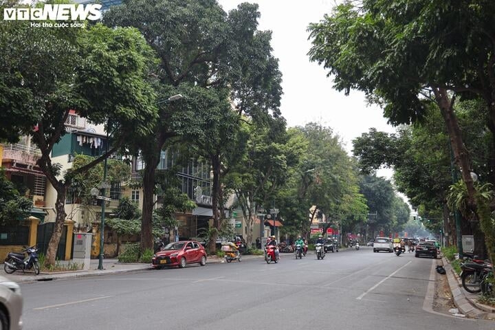 Toàn cảnh đường Trần Hưng Đạo - con đường dẫn ra ga Hà Nội.