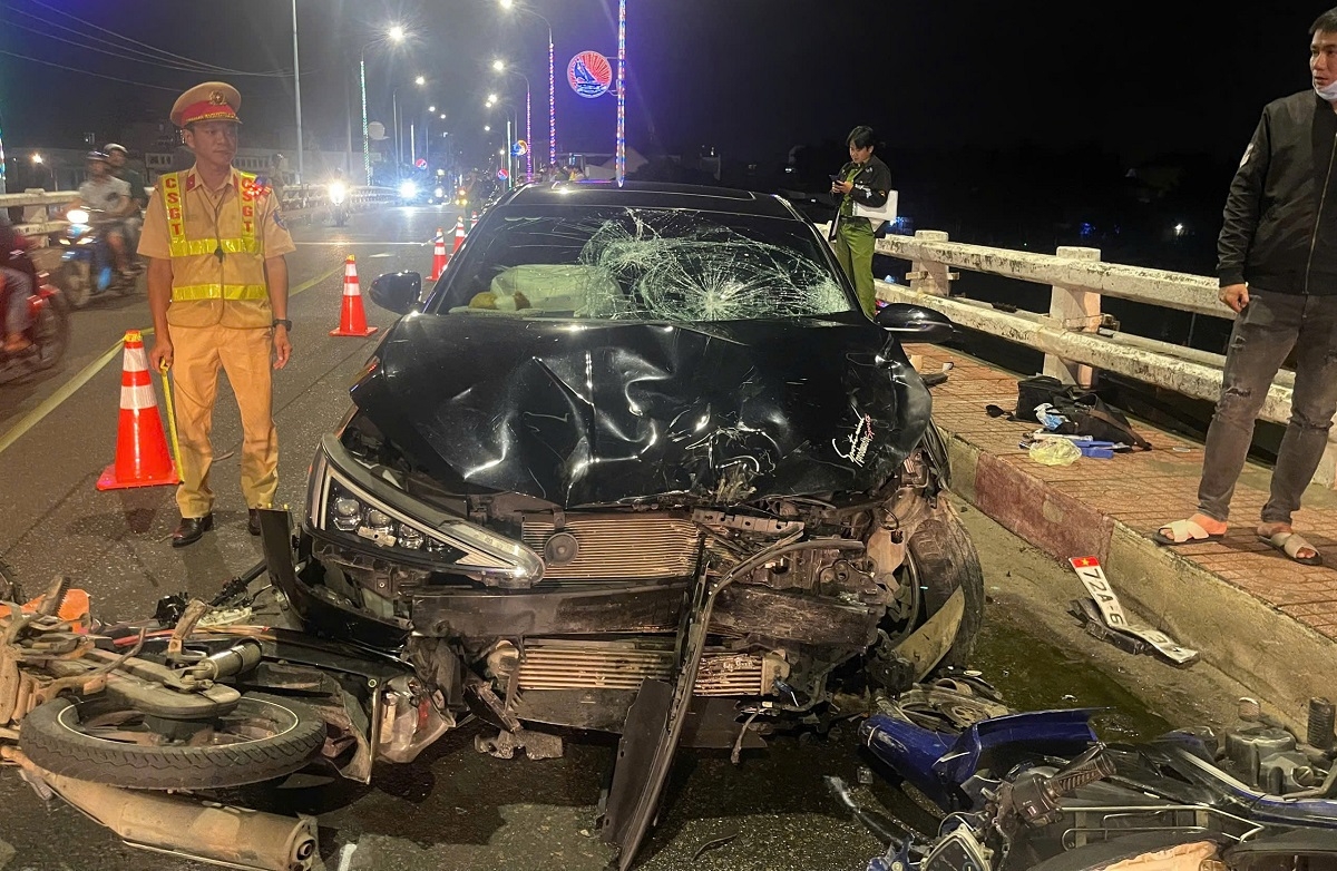 Hiện trường vụ tai nạn giao thông trên cầu Tân Lý. Ảnh: CABT