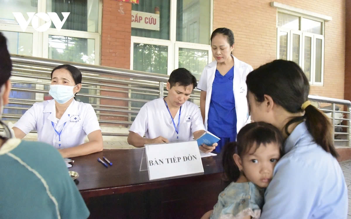 Bà Hoàng Thị Thanh, Phó Giám đốc Trung tâm Y tế huyện Hoài Đức, Hà Nội cho biết sự ra đời của Thông tư 37 giúp các trạm y tế trên địa bàn cũng sẽ được sử dụng các loại thuốc được quỹ BHYT chi trả 