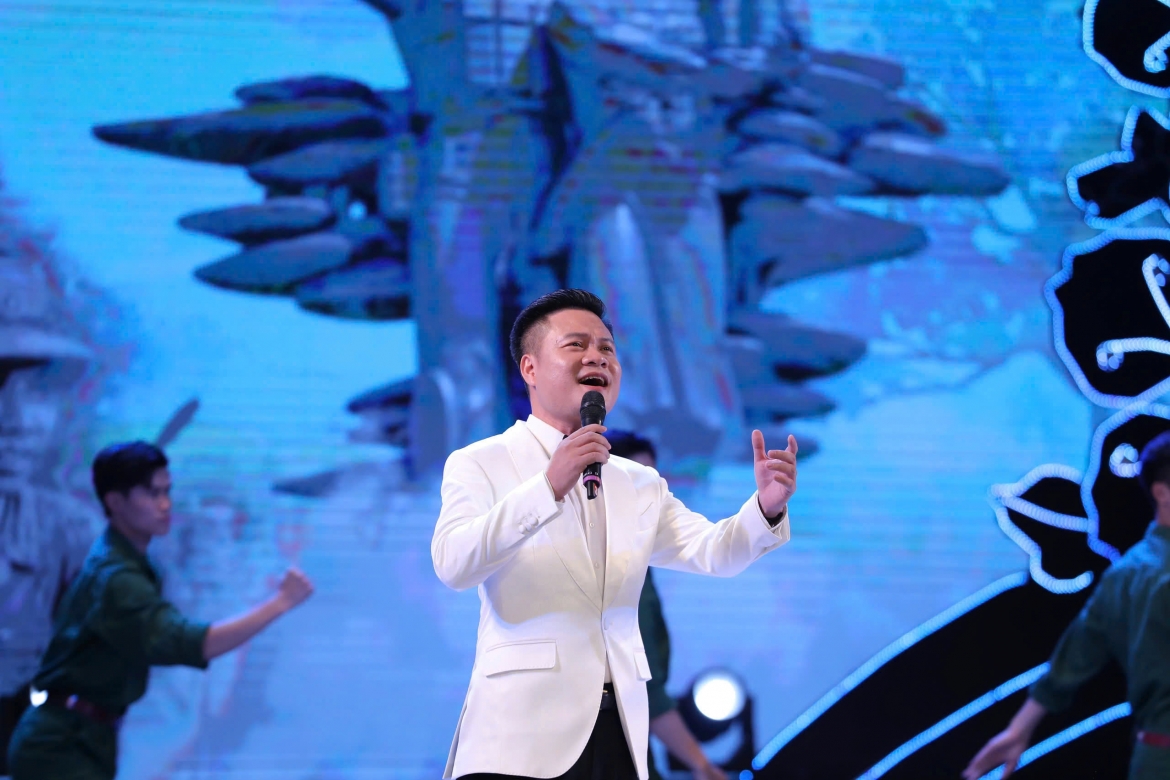 NSƯT Hoàng Tùng