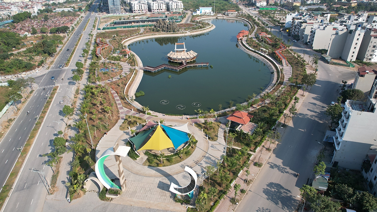 Đáng chú ý, trong số các công viên vườn hoa được hoàn thành, Công viên Ngọc Thụy (quận Long Biên) hoàn thành đúng dịp kỷ niệm 20 năm thành lập quận Long Biên (tháng 10/2023). Công viên Ngọc Thụy thuộc cấp công trình thành phố.