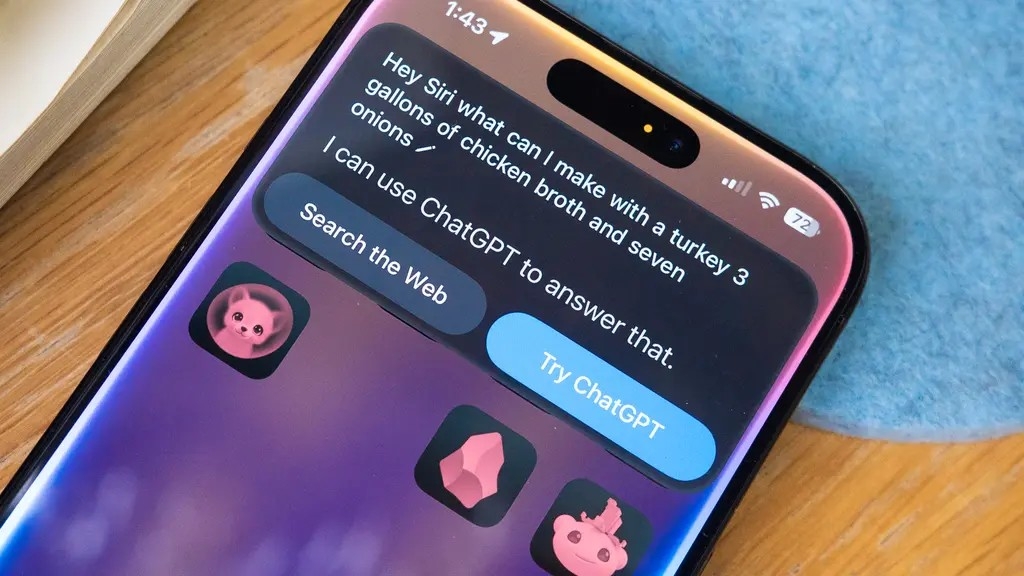 ChatGPT tích hợp Siri trong iOS 18.2. Ảnh: NYT