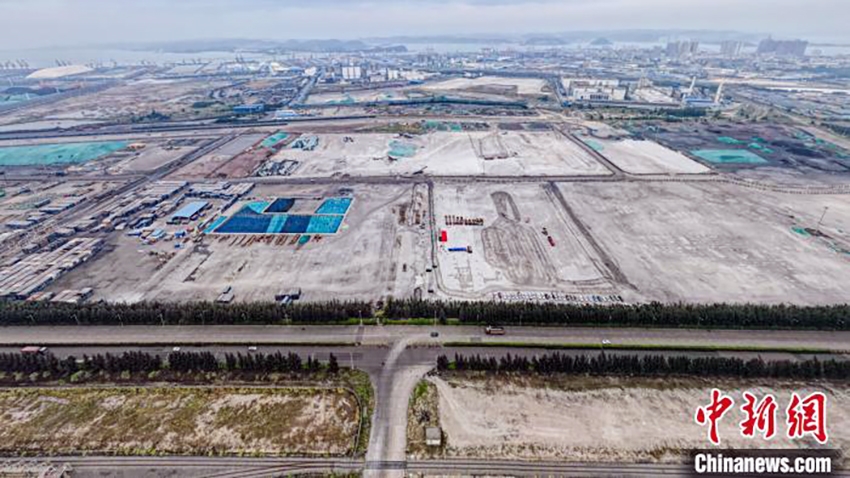 Công trường xây dựng Dự án Trung tâm vận tải đa phương thức Phòng Thành Cảng - Ảnh: Chinanews