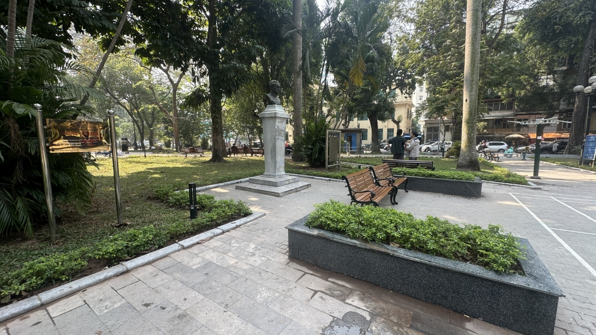 Năm 2023, một loạt vườn hòa trên địa bàn quận Hai Bà Trưng được tiến hành cải tạo, chỉnh trang như: Vườn hoa Pasteur, Vườn hoa Yecxanh, Vườn hoa Tăng Bạt Hổ 1, 2. Các công trình sau khi bàn giao đưa vào sử dụng, mang đến diện mạo mới cho khu vực, tạo cảnh quan xanh, sạch, đẹp, văn minh, thân thiện