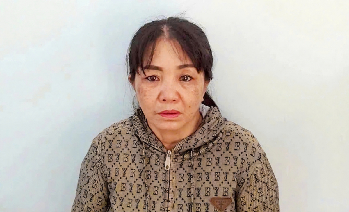 Đối tượng Nguyễn Thị Phượng (52 tuổi) bị khởi tố vì  tội hành hạ người khác.