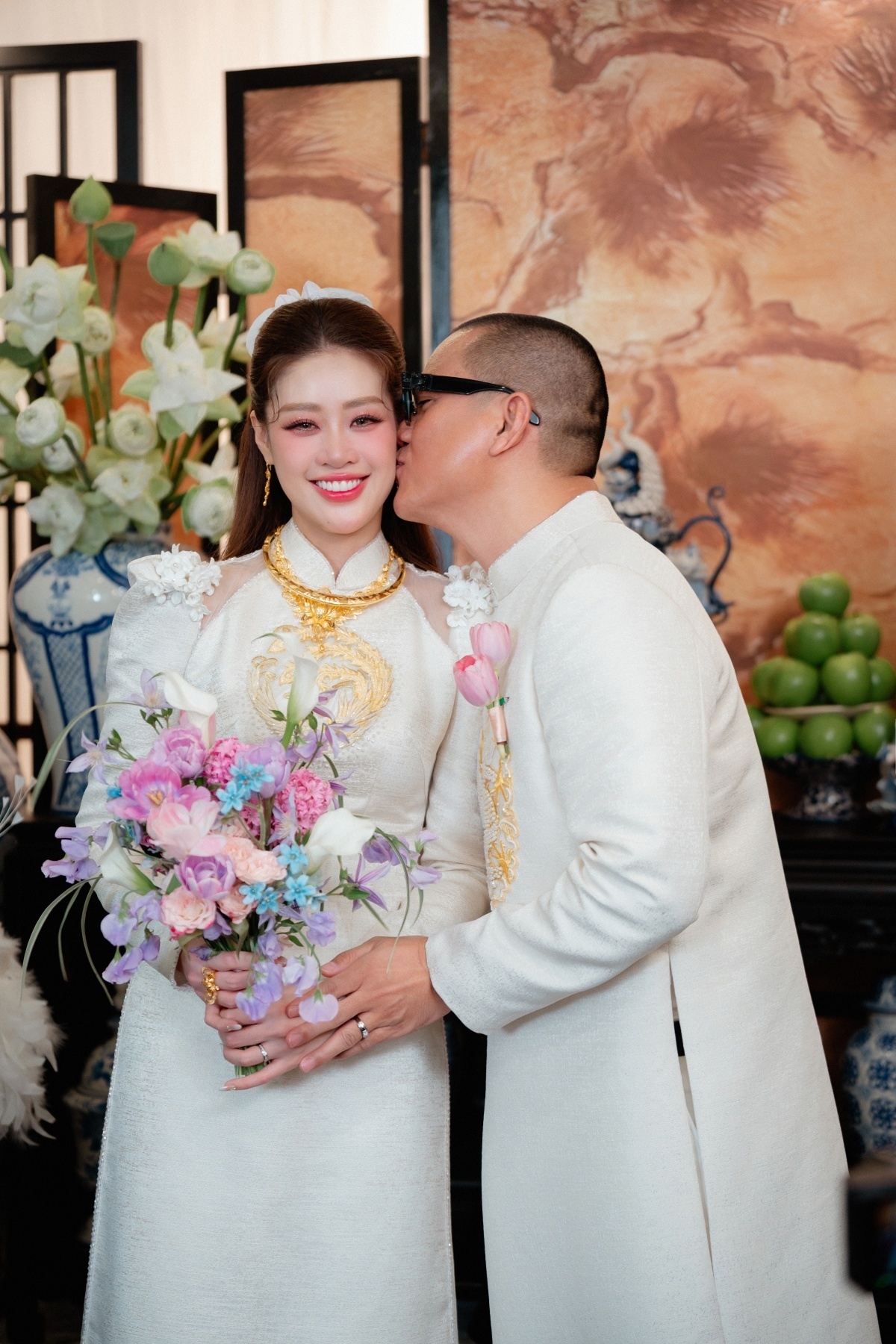 Hoa hậu Khánh Vân khóc khi nghe người thân dặn dò ở lễ cưới với nhiếp ảnh gia Nguyễn Long.