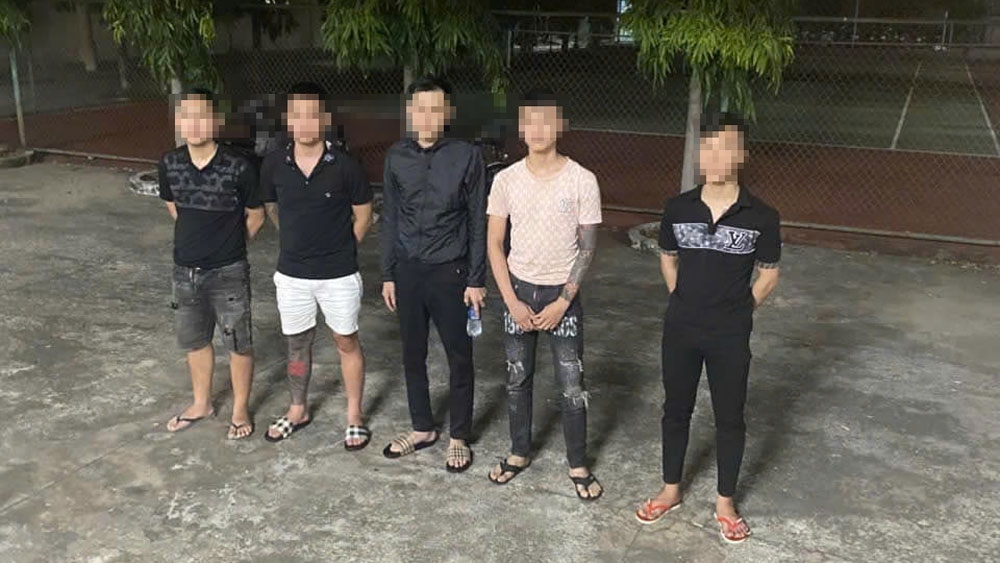 5 đối tượng bị công an tạm giữ (ảnh: CA)