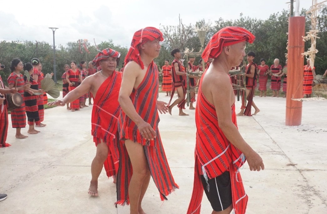 During preparations, outsiders are often prohibited from entering the village in order to avoid bad luck or food spoilage.