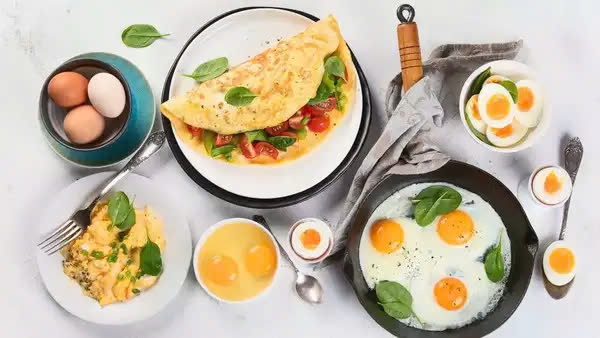 Việc điều chỉnh chế độ ăn uống với các thực phẩm tăng cường sức khỏe có thể giúp giảm mức LDL một cách tự nhiên