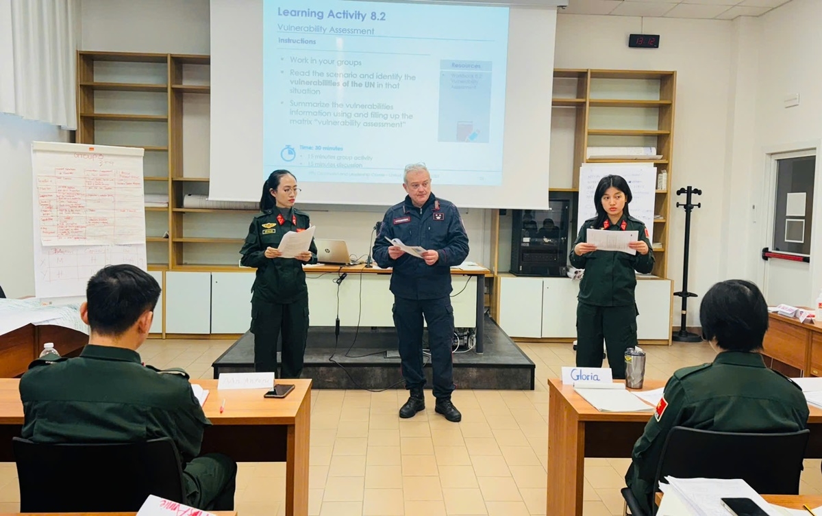 Các sĩ quan cảnh sát Việt Nam tham dự tập huấn tại Trung tâm CoESPU