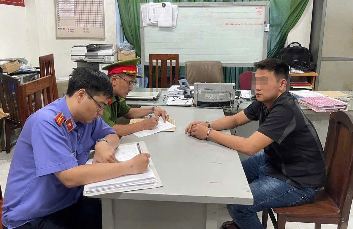 Ông Quách Minh Nhựt bị bắt khẩn cấp để điều tra về hành vi “cố ý gây thương tích”.