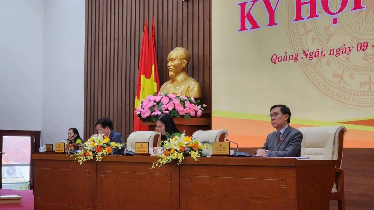 Quảng Ngãi ban hành nghị quyết quy định chính sách hỗ trợ đối với công chức, cán bộ dôi dư do sắp xếp đơn vị hành chính cấp xã. Ảnh: Tuổi trẻ