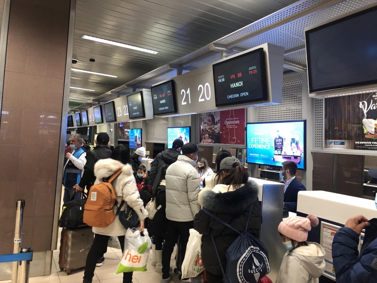 Theo Cục Hàng không, do tính chất phải bay "lệch đầu" nên giá vé trước và sau Tết đều cao.