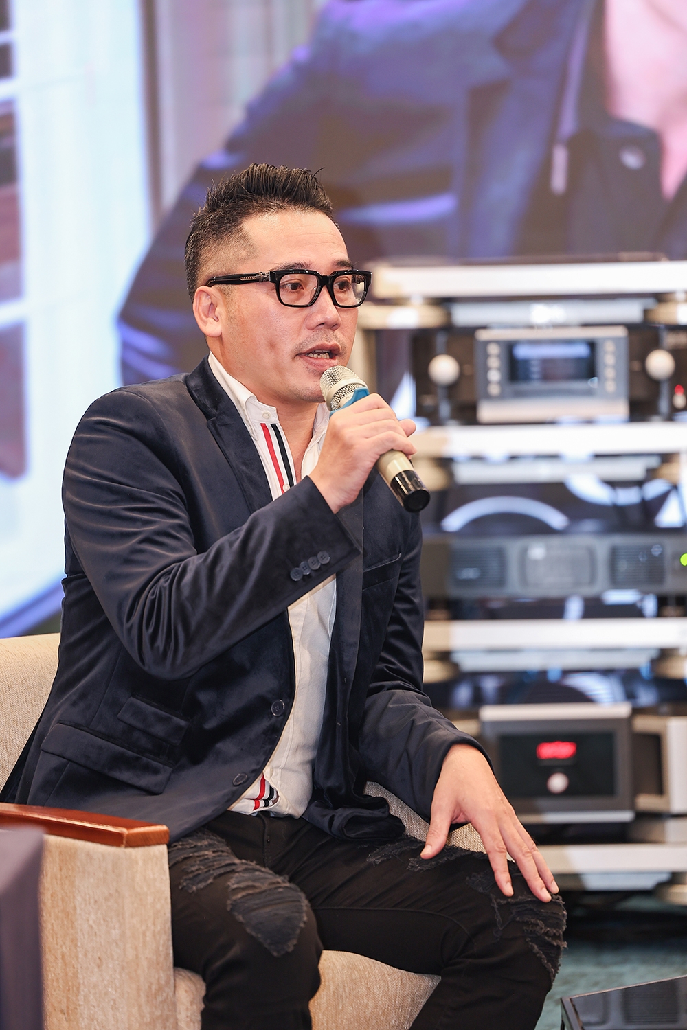 Ca sĩ Tuấn Hiệp
