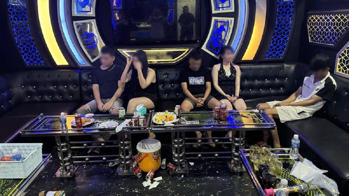 Hiện trường vụ tổ chức sử dụng ma túy tại phòng Vip 5. Ảnh: Công an Bình Thuận