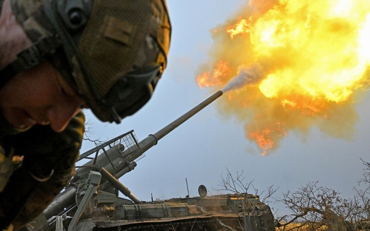 Lựu pháo tự hành Nga 2S7 Malka bắn về phía quân Ukraine trên mặt trận Pokrovsk. Ảnh: Sputnik.