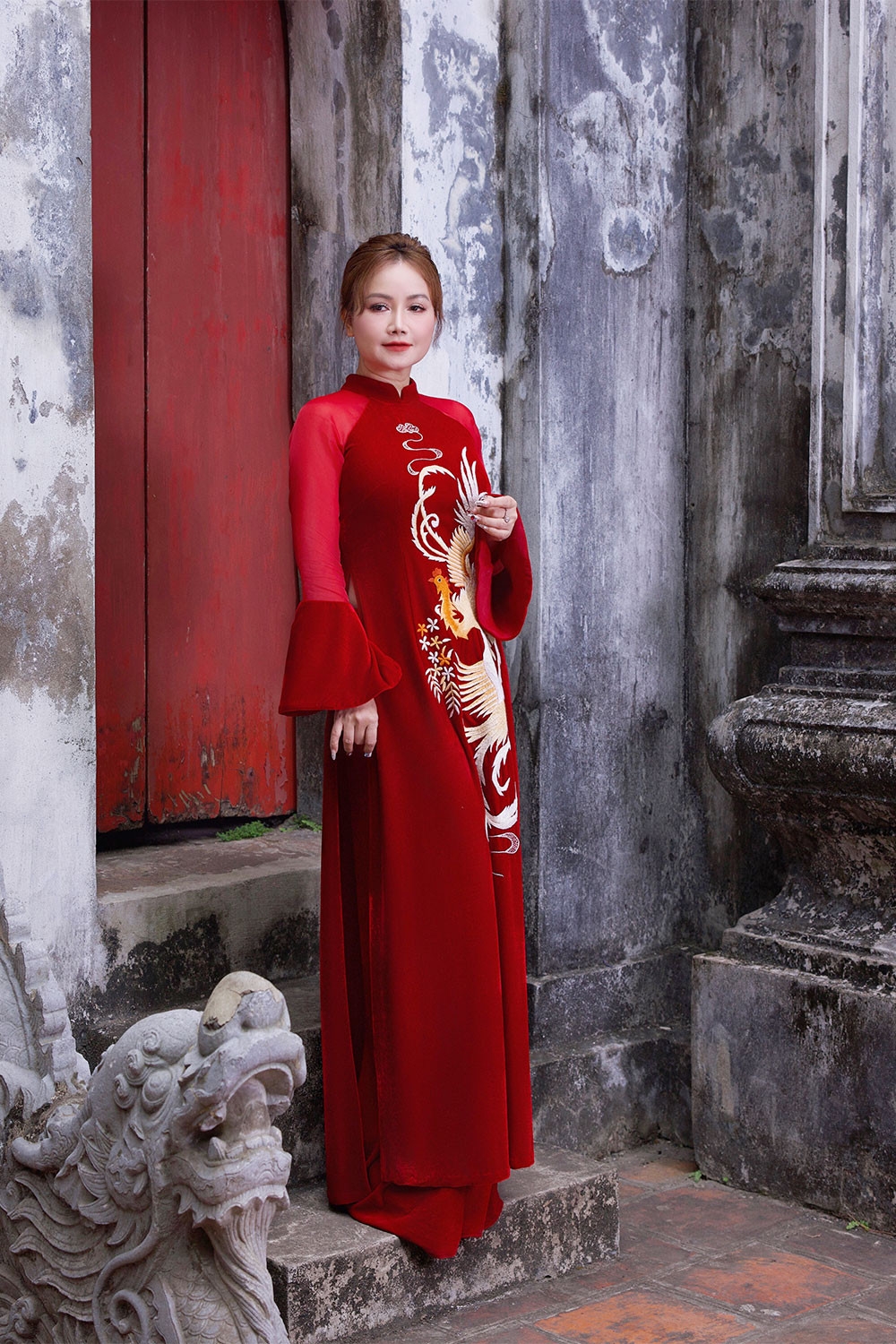 Sao Việt 19/12: Diễn viên Hoàng Yến sắp lên xe hoa, sau 4 lần đổ vỡ hôn nhân. Cô tiết lộ chồng thứ 5, là người theo đuổi từ 20 năm trước.