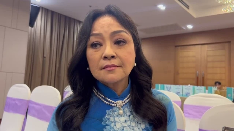 “Dù trong lòng mình có ganh ghét, đố kị với tài nghệ, danh tiếng, vị trí, tài sản của người ta thì cũng ráng dằn lòng xuống” – Hương Lan chia sẻ.