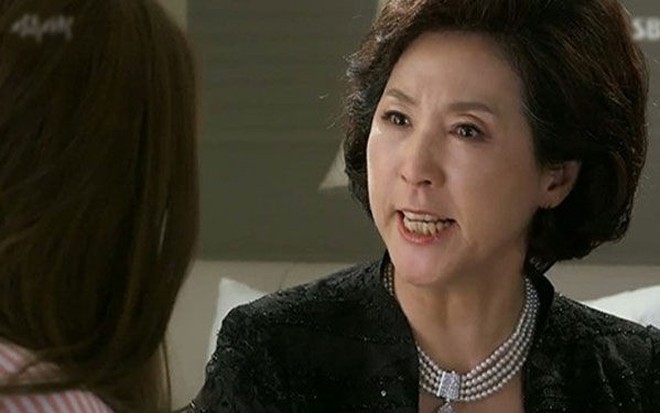 Mẹ chồng khó chịu chuyện tôi thường xuyên đi làm về muộn (Ảnh minh họa, nguồn: KT)