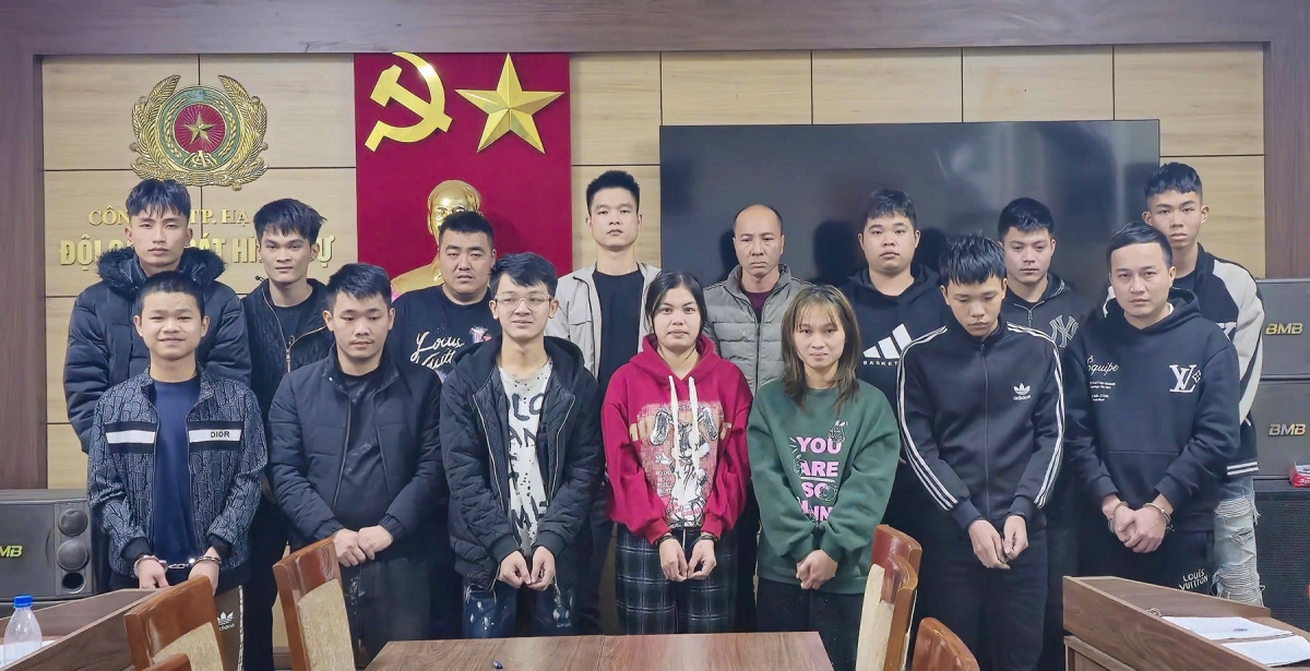 Nhóm đối tượng tại cơ quan công an