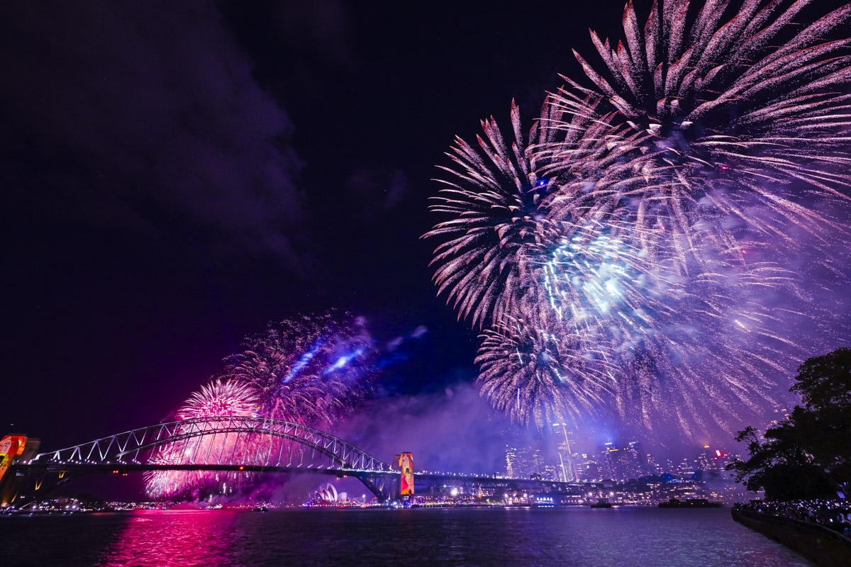 Khoảnh khắc rực rỡ mừng năm mới 2025.