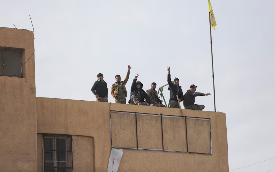 Lực lượng phiến quân Syria SDF chiếm Deir al-Zor. Ảnh: Reuters.