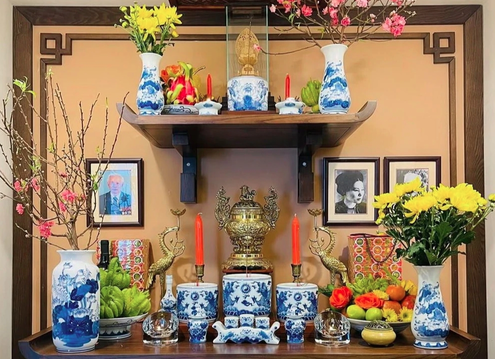 Dâng nước cúng trên bàn thờ thế nào cho đúng? (Ảnh: Atlantic Design)