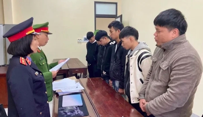 Thách thức nhau trên mạng xã hội, nhóm thanh thiếu niên mang vỏ bia đi đánh người gây chấn thương sọ não. (Ảnh: CA thị xã Hương Thuỷ)