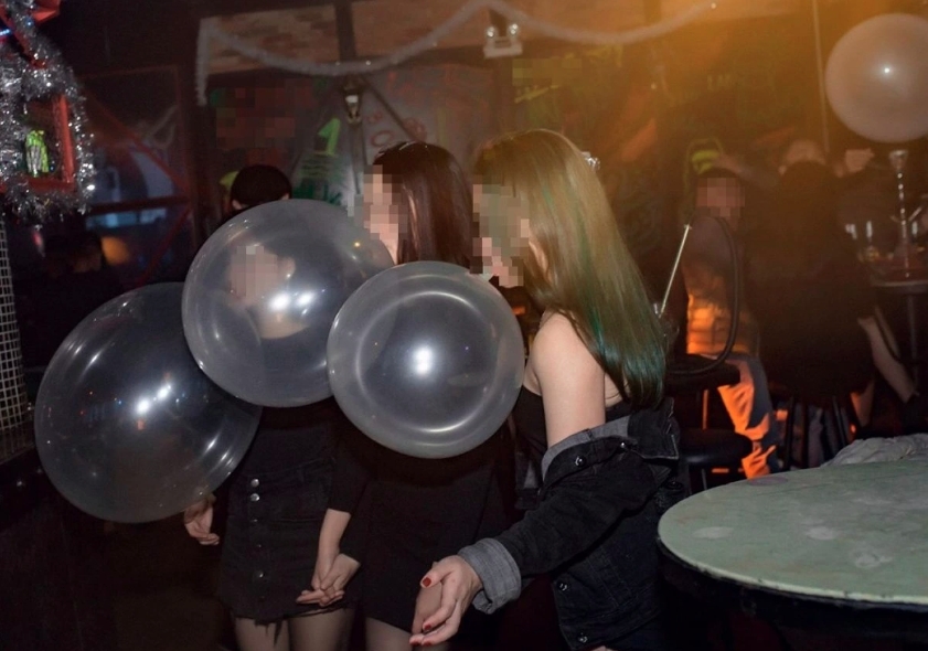 Bóng cười gây ảnh hưởng sức khỏe người trẻ! Ảnh minh họa.