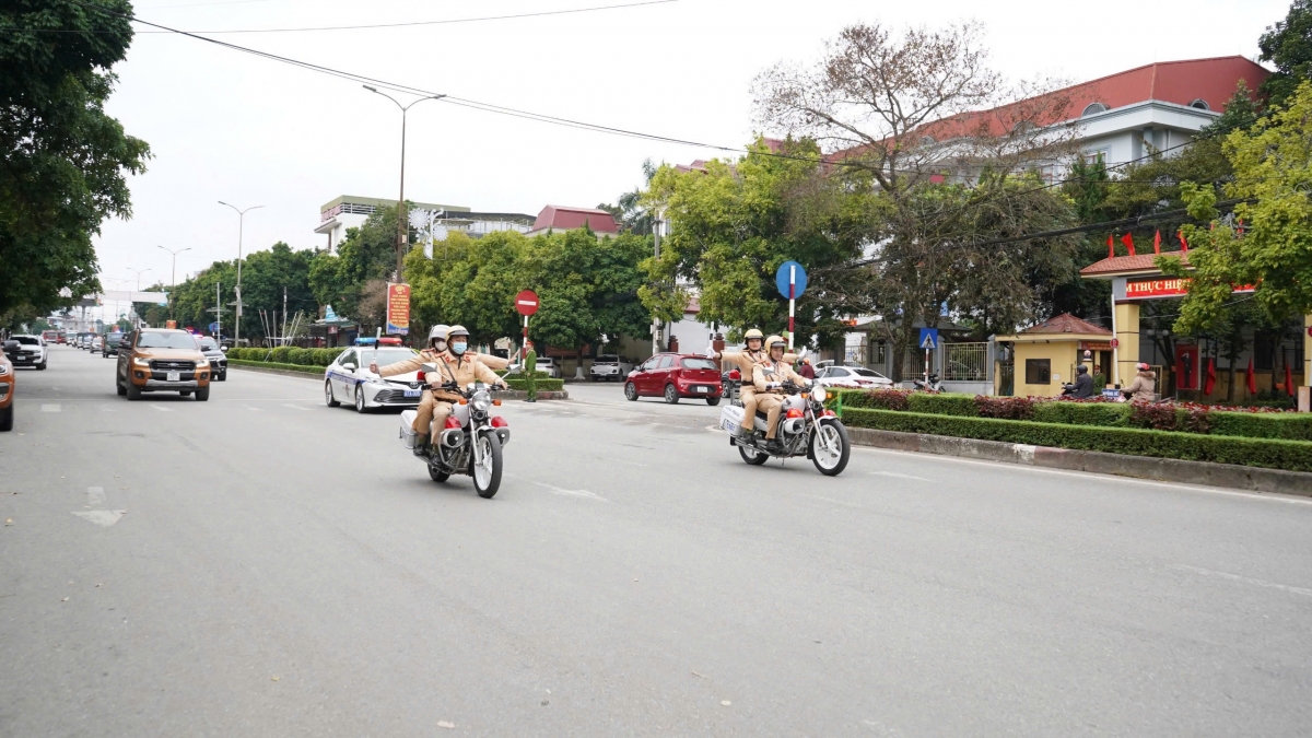 Song song với đẩy mạnh kiểm tra, xử lý, lực lượng chức năng sẽ tiếp tục đẩy mạnh tuyên truyền, vận động quần chúng nâng cao cảnh giác, chủ động phòng ngừa, tích cực tham gia tố giác tội phạm...