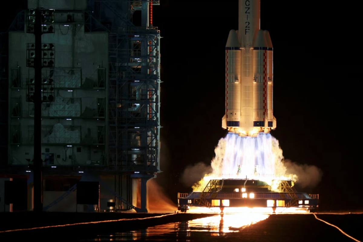Một tên lửa Long March-2F mang theo tàu vũ trụ Thần Châu-19 cất cánh từ Trung tâm phóng vệ tinh Tửu Tuyền (tỉnh Cam Túc) cho sứ mệnh có người lái đến Trạm vũ trụ Thiên Cung của Trung Quốc ngày 30/10/2024.