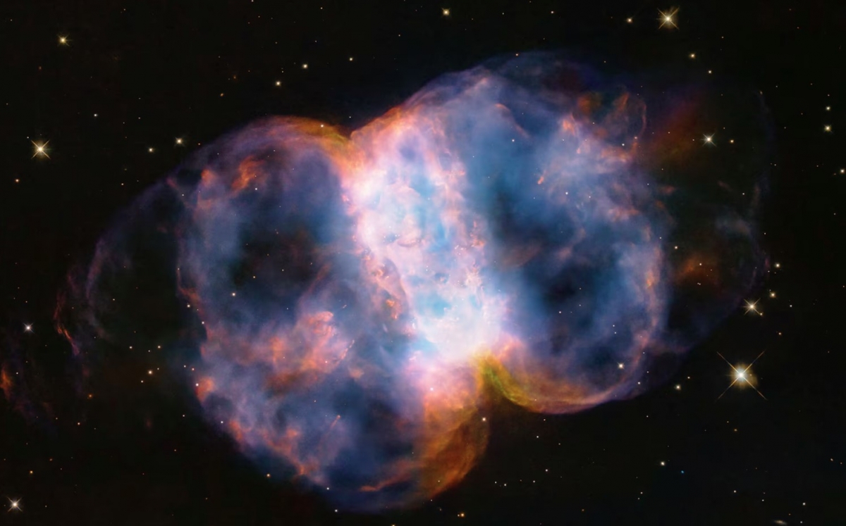 Tinh vân Quả Tạ Nhỏ (Little Dumbbell Nebula) còn được gọi là Messier 76, hay M76 nằm cách chúng ta 3.400 năm ánh sáng trong chòm sao Anh Tiên được Kính thiên văn Hubble ghi lại ngày 23/4/2024.