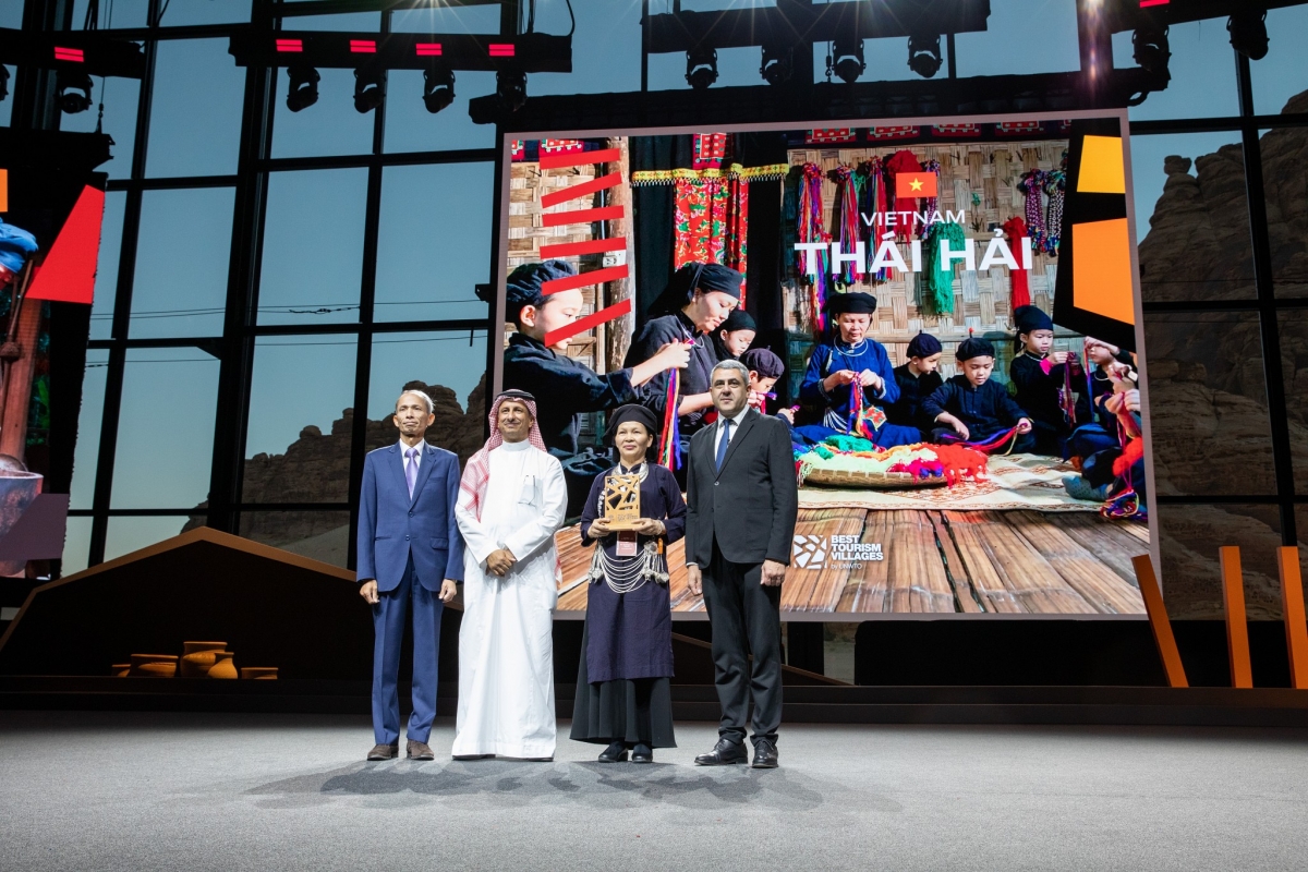 UN Tourism trao chứng nhận "Làng Du lịch tốt nhất" cho bản làng Thái Hải. Nguồn: làng Thái Hải