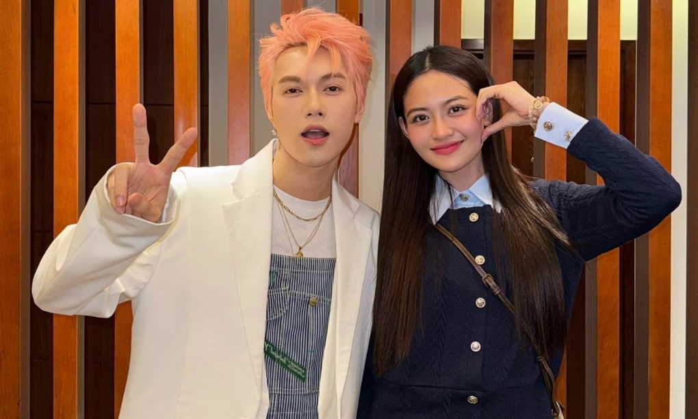 Diễn viên Thùy Anh cổ vũ ca sĩ Jsol tại concert 4 Anh trai “say hi” ở Hà Nội. (Nguồn: FBNV)