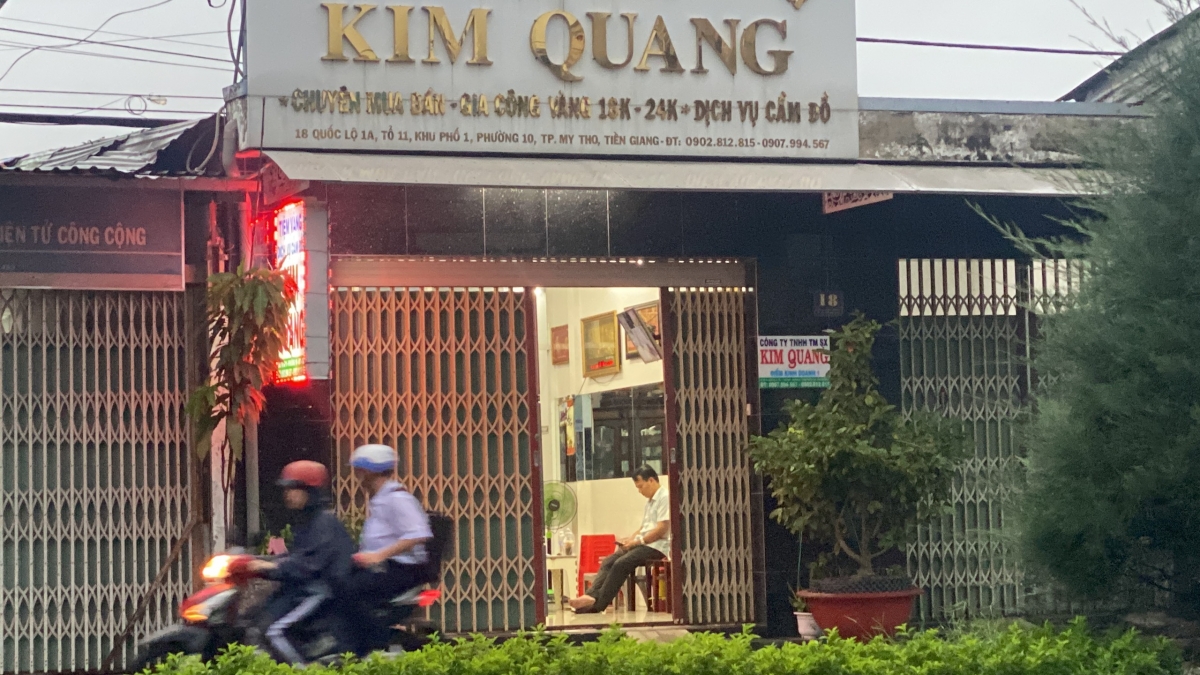 Tiệm vàng Kim Quang sau khi xảy ra vụ cướp tài sản