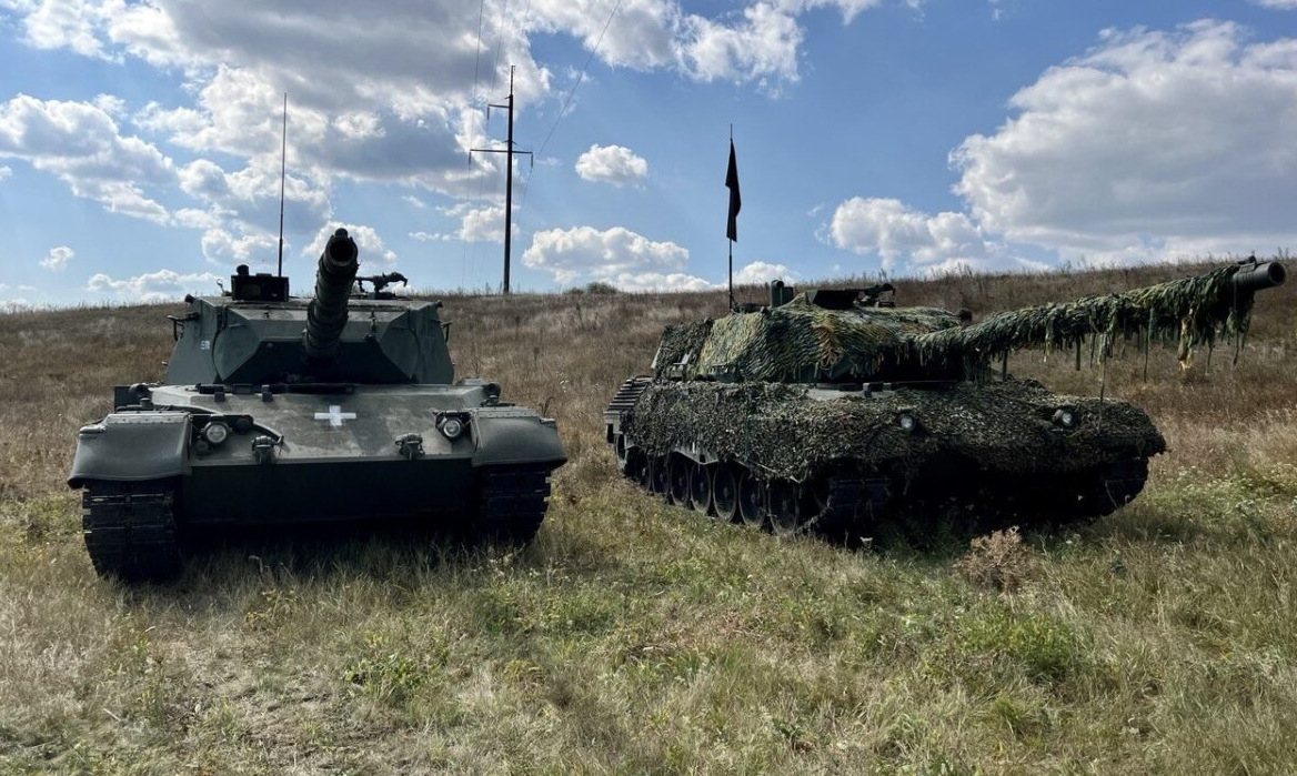 Vũ khí của quân đội Ukraine. Ảnh: Reuters