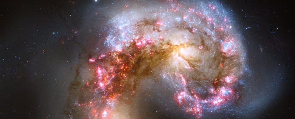 Các thiên hà hình elip NGC 4038 và NGC 4039 va chạm với nhau. Ảnh: NASA