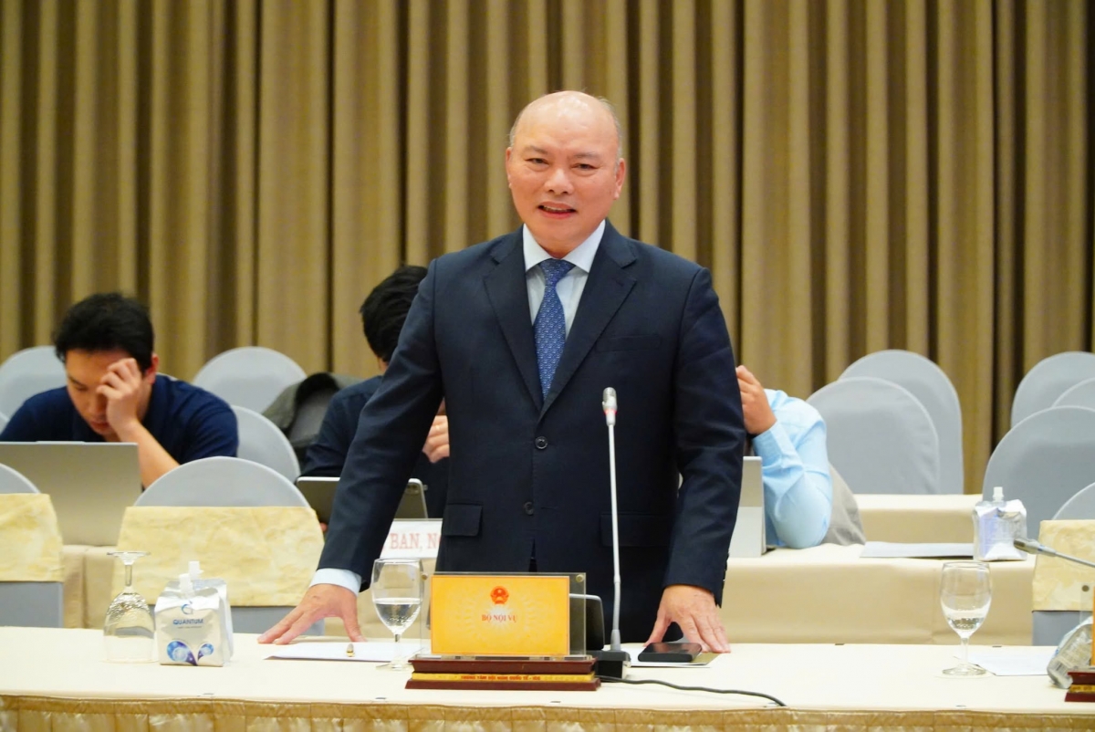 Chiều 7/12, tại cuộc Họp báo Chính phủ thường kỳ, Chánh Văn phòng Bộ Nội vụ Vũ Đăng Minh đã thông tin về chủ trương, hướng xử lý chế độ khi tinh gọn, tinh giản biên chế, sắp xếp các bộ ngành.