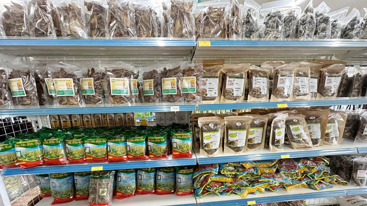 Chứng nhận sản phẩm an toàn là điều kiện để sản phẩm được đưa ra thị trường, lấy lòng tin của khách hàng -
Ảnh: Báo Lào Cai