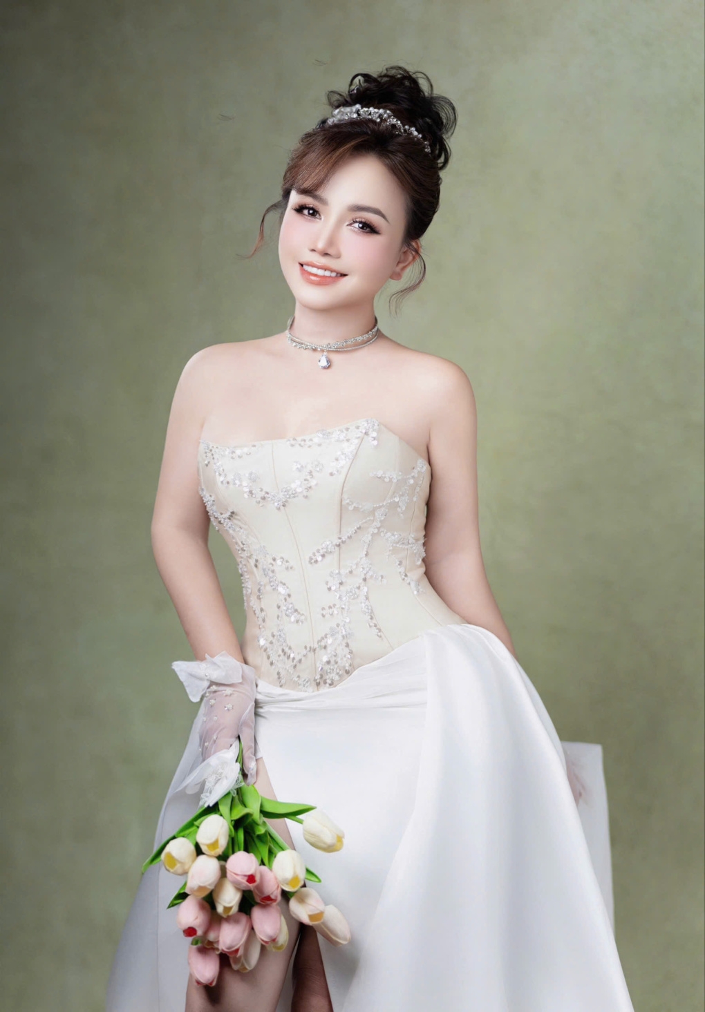 'Cô Xuyến' Hoàng Yến cho biết đã nhận lời cầu hôn của bạn trai giấu mặt và muốn tổ chức đám cưới lần thứ 5.