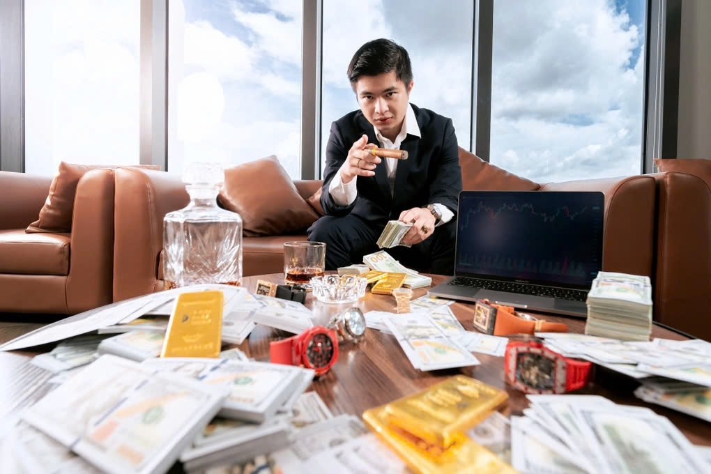 Mr Pips khoe cuộc sống xa hoa trên mạng xã hội