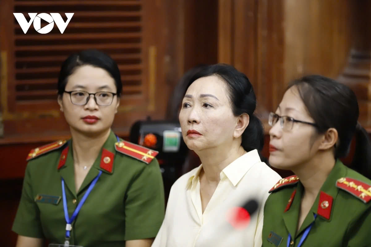 Đại án Vạn Thịnh Phát: Tháng 4/2024, TAND TP.HCM đưa ra xét xử đối với Trương Mỹ Lan (cựu Chủ tịch Tập đoàn Vạn Thịnh Phát) và 85 bị cáo trong vụ án Tham ô tài sản, Vi phạm quy định về hoạt động ngân hàng, hoạt động khác liên quan đến hoạt động ngân hàng xảy ra ở Tập đoàn Vạn Thịnh Phát, ngân hàng SCB và các đơn vị liên quan. 