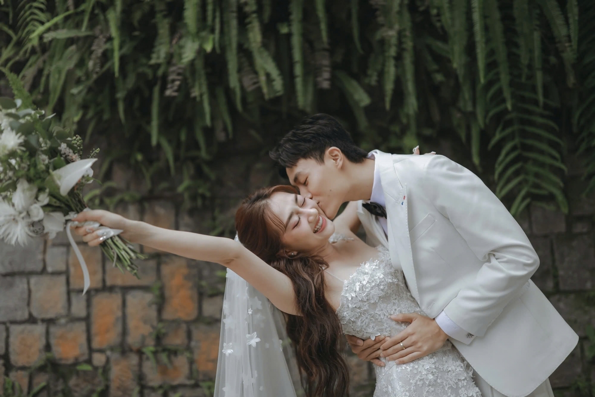 Cuối tháng 11, Phương Lan xác nhận cô và Phan Đạt đã "đường ai nấy đi" sau một năm làm đám cưới. Nữ diễn viên cho biết cả hai chia tay trong nhẹ nhàng và êm đẹp do chưa làm thủ tục đăng ký kết hôn. Nữ diễn viên khẳng định nguyên nhân tan vỡ không xuất phát từ người thứ ba mà do không còn tìm được tiếng nói chung trong cuộc sống và công việc.