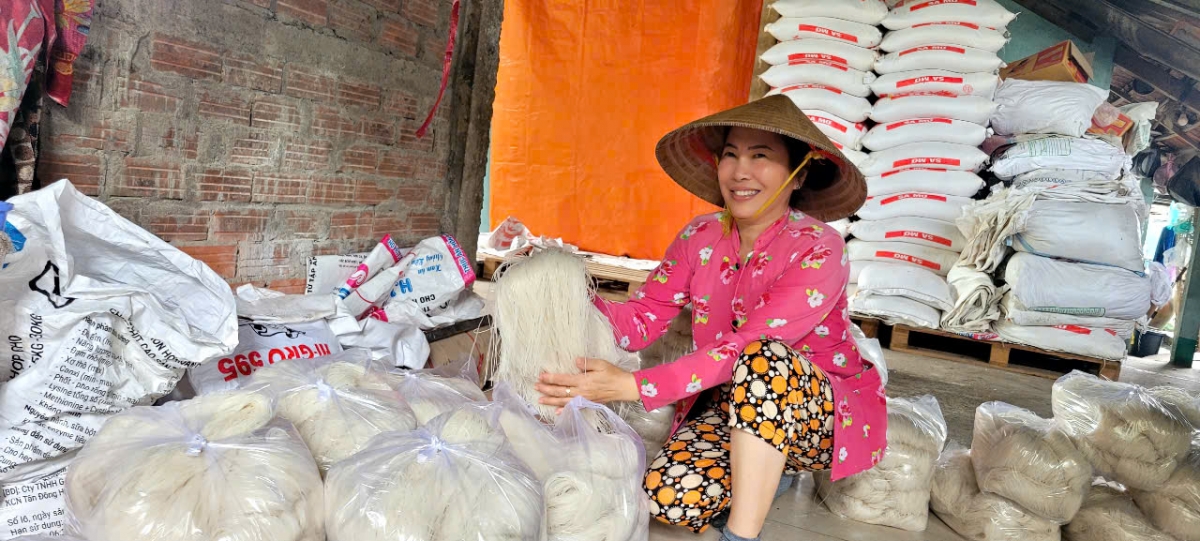Người dân phấn khởi khi làm ra những sợi hủ tiếu Mỹ Tho chất lượng