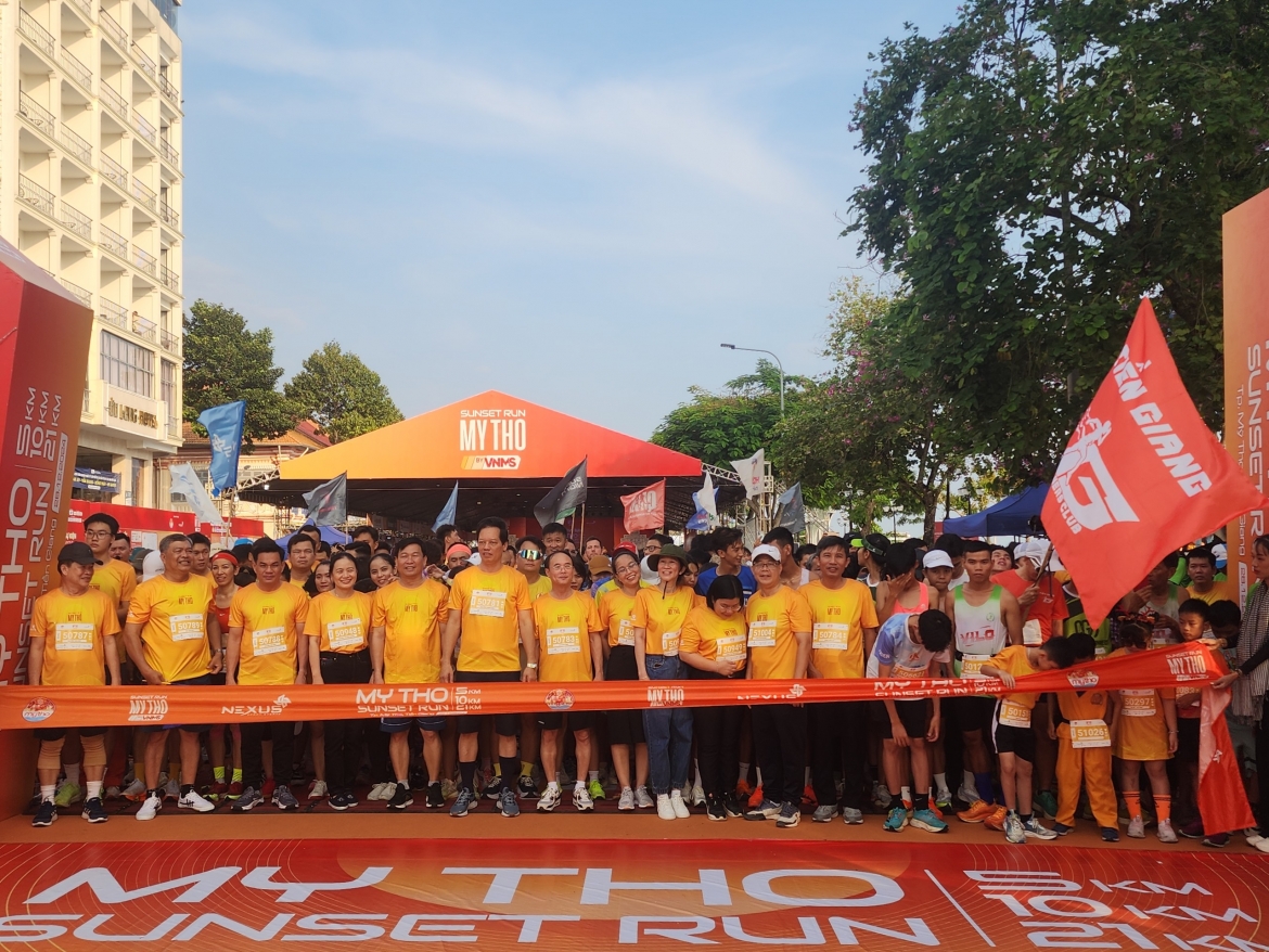 Các vận động viên trước giờ thi đấu Giải thể thao “My Tho Sun set Run 2024