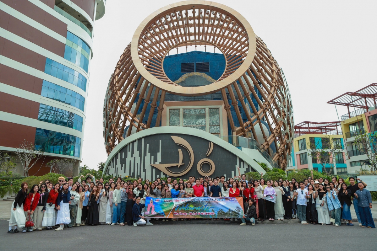 Đoàn khách du lịch tại tỉnh Khánh Hòa. Nguồn: Vietluxtour